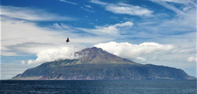 Isla de Tristan, isla principal del archipiélago Tristan da Cunha. Atlántico Sur / Foto: Sue Scott