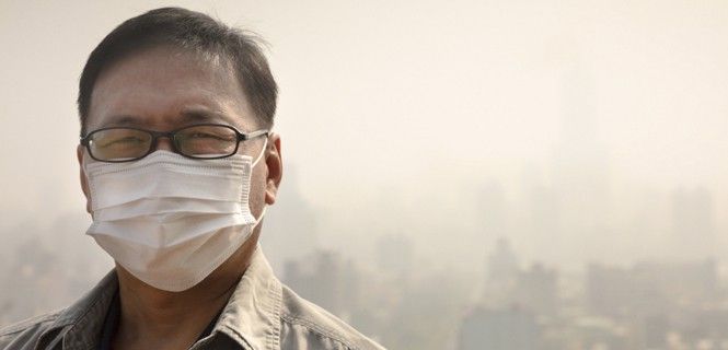 El uso de mascarilla es la medida más empleada para enfrentarse a la polución. Pagar por respirar / Foto: Tomwang112