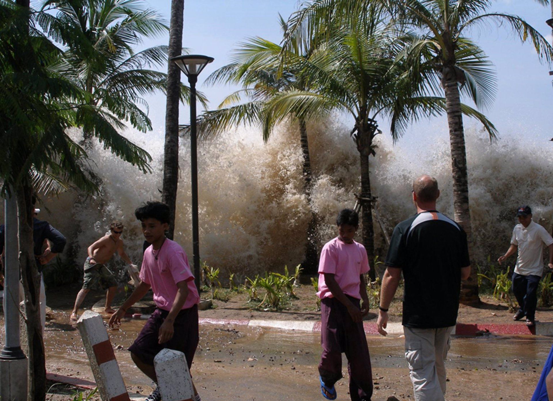 Imagen de los efectos de un tsunami en Asia, un fenómeno en aumento con el cambio climático / Foto: EP