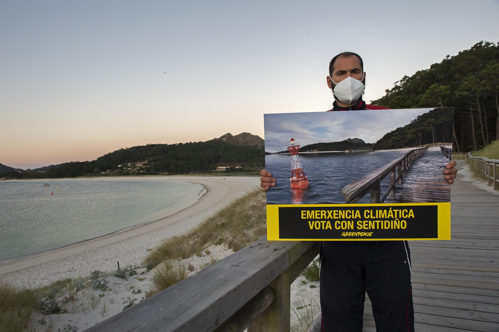 Imagen modificada de la Praia de Rodas, en las Illas Cíes, para simular los efectos de la subida del nivel del mar. Transformación verde de la economía / Foto: EP