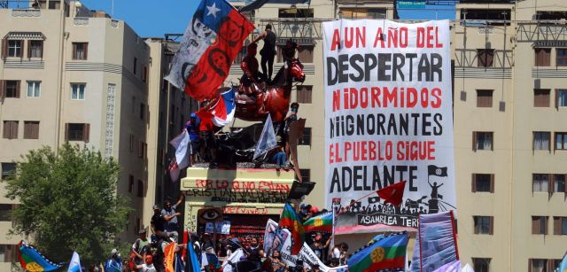 Protesta en Santiago por el primer aniversario de las protestas sociales de 2019 en Chile / Foto: Jose Francisco Zuñiga - EP