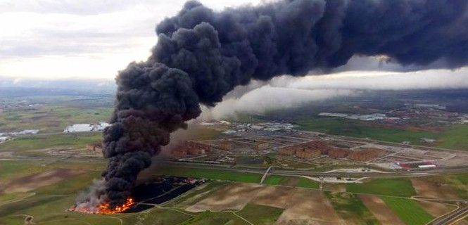 Incendio en el cementerio ilegal de neumáticos de Seseña (Toledo) / Foto: Ayuntamiento de Seseña