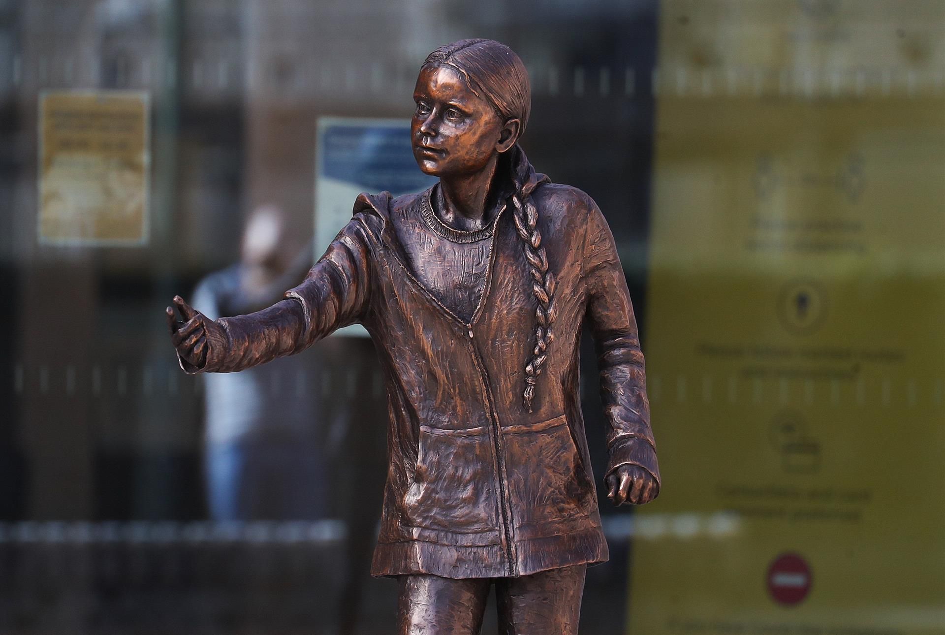 Estatua de la joven activista por el medio ambiente, Greta Thunberg, delante de la Universidad de Winchester's West Down Centre / Foto: EP