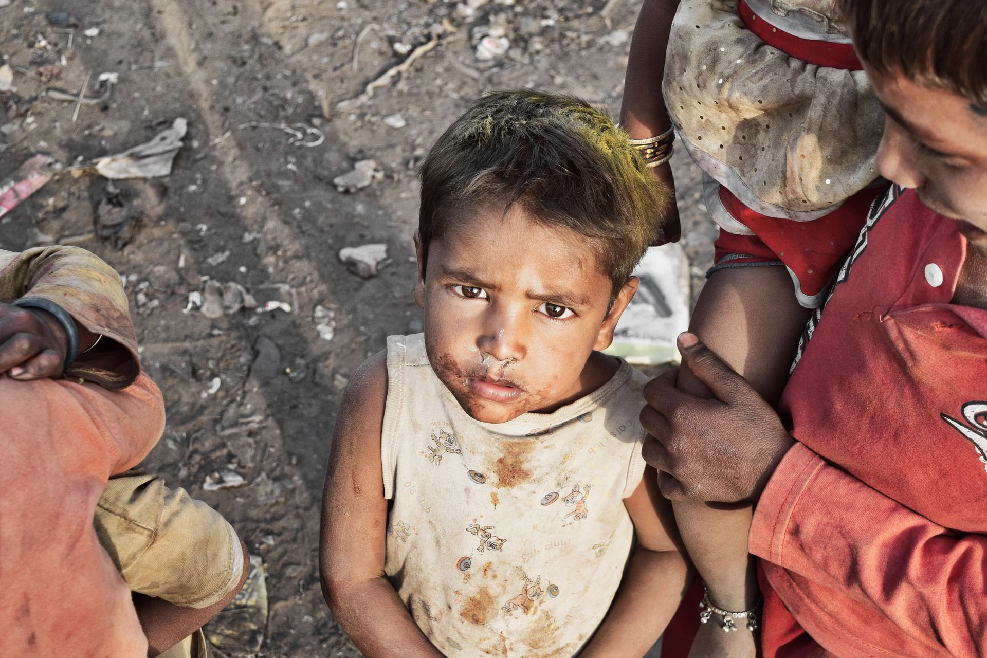 Un grupo de niños de la India pobres y desatendidos / Foto: Billy Cedeno - Pixabay