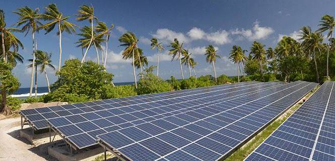 Paneles fotovoltaicos en el atolón Nukunonu. / Foto: PowerSmart