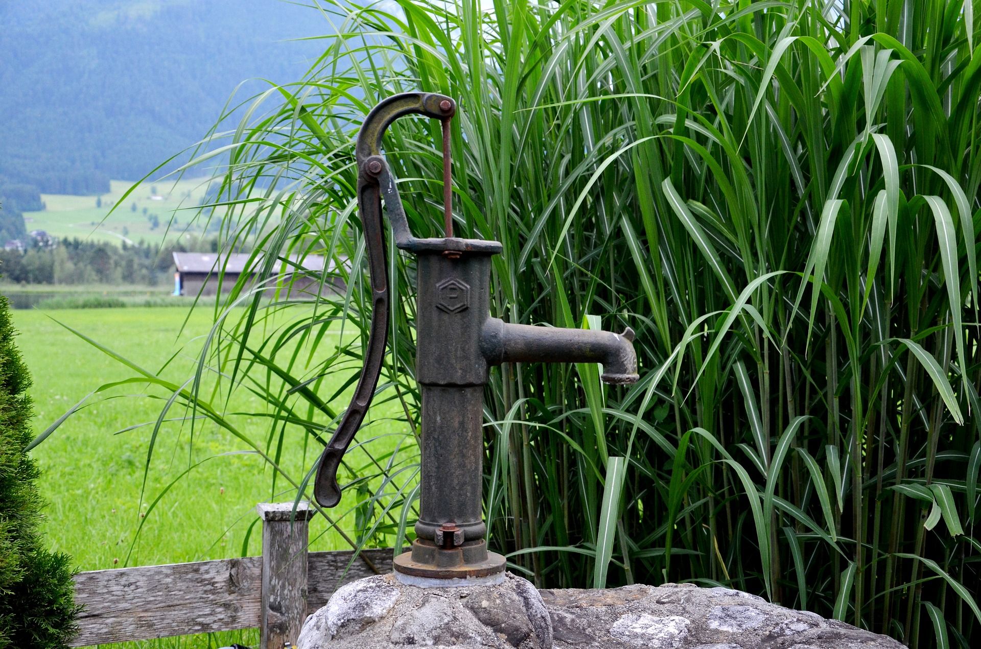La sobreexplotación del agua subterránea hace peligrar su acceso universal / Foto: Pixabay
