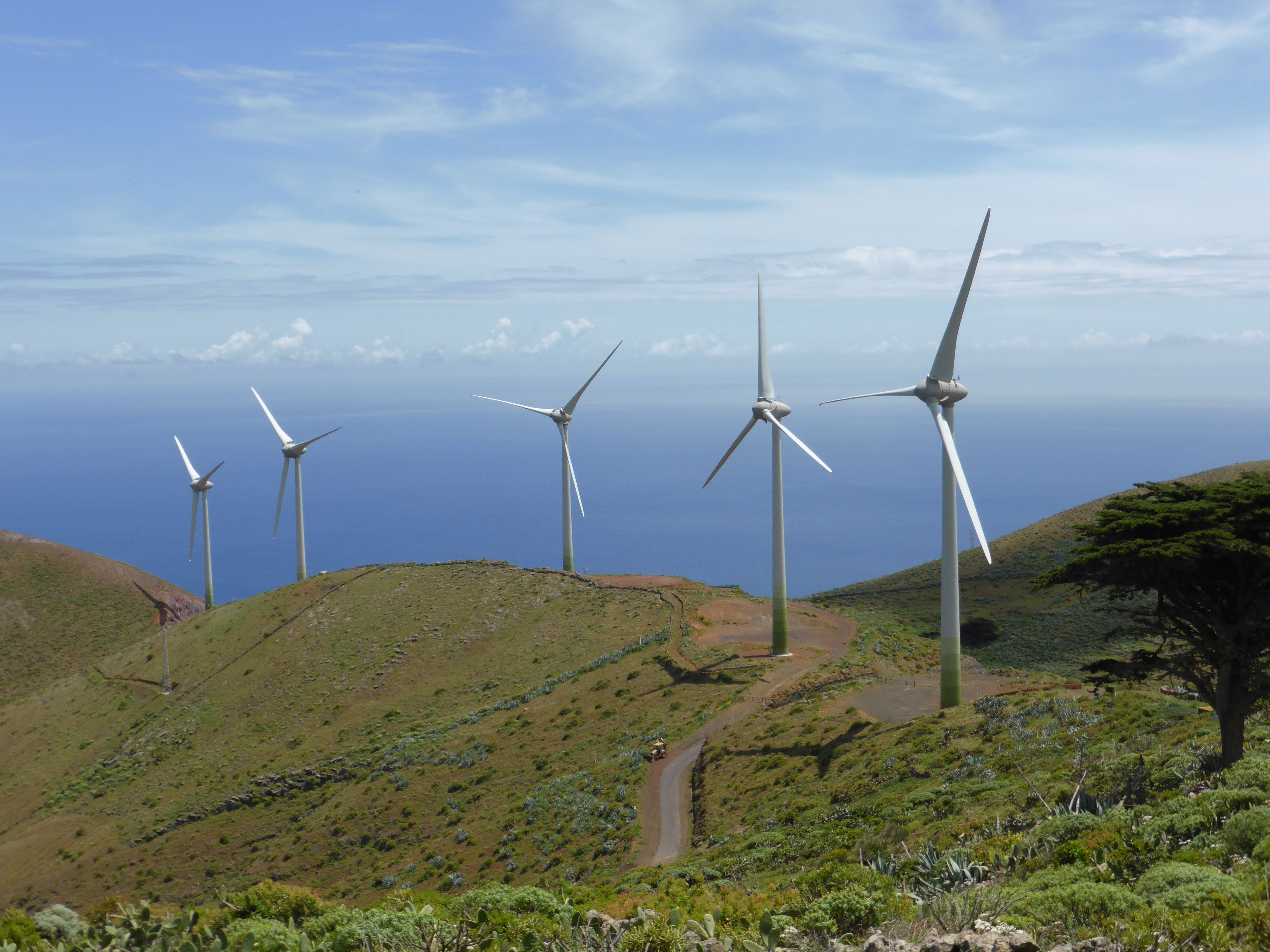 Parque eólico de la isla de El Hierro, Canarias, España. Transición energética / Foto: Wikimedia Commons