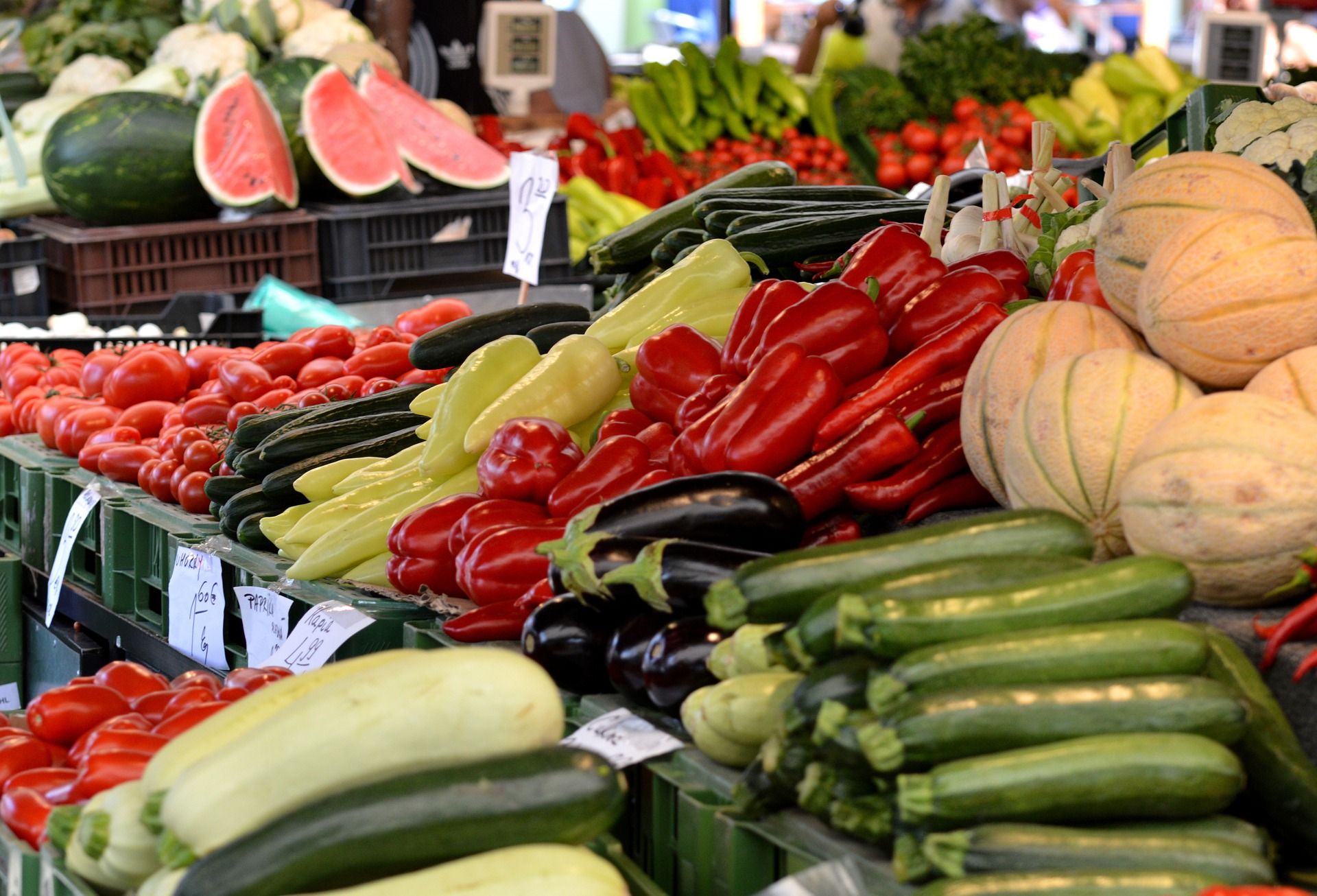 'Directo a tus hormonas. Guía de alimentos disruptores'.  44% de las frutas y verduras con plaguicidas / Fotos: Lubos Houska - Pixabay