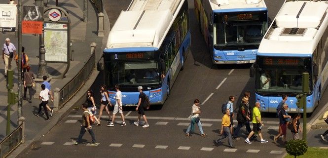 Paso de peatones en la calle de Alcalá, Madrid / Foto: Benjamín Núñez González - Wikipedia