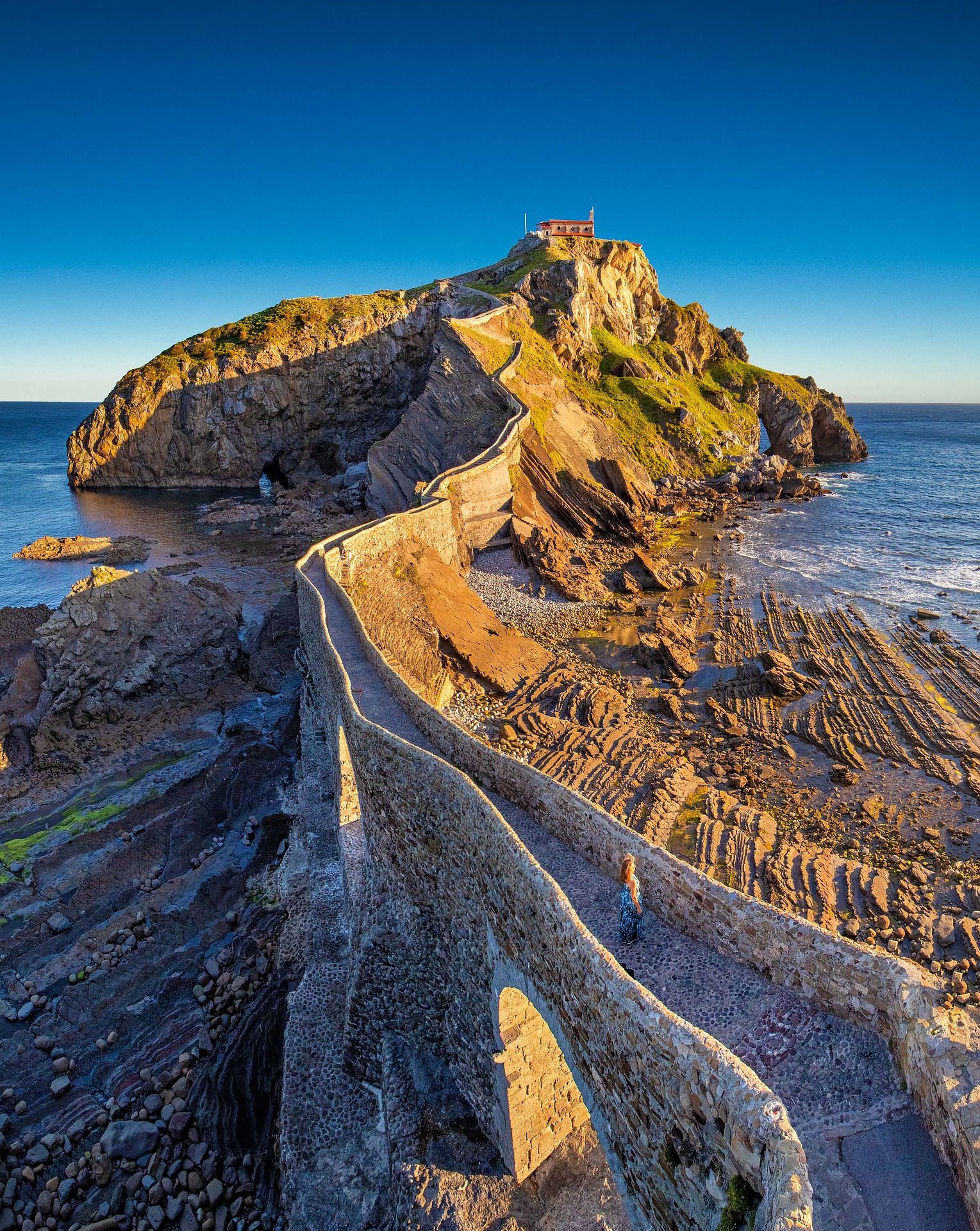 Vistas del Gaztelugatxe, un islote en medio de la naturaleza de la localidad vizcaína de Bermeo en el País Vasco, España / Foto: Julius Silver - Pixabay