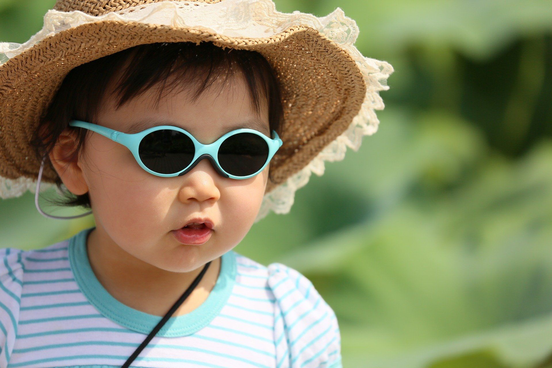 El uso de gafas de sol es tan importante en niñas y niños como en los adultos / Foto: Pixabay