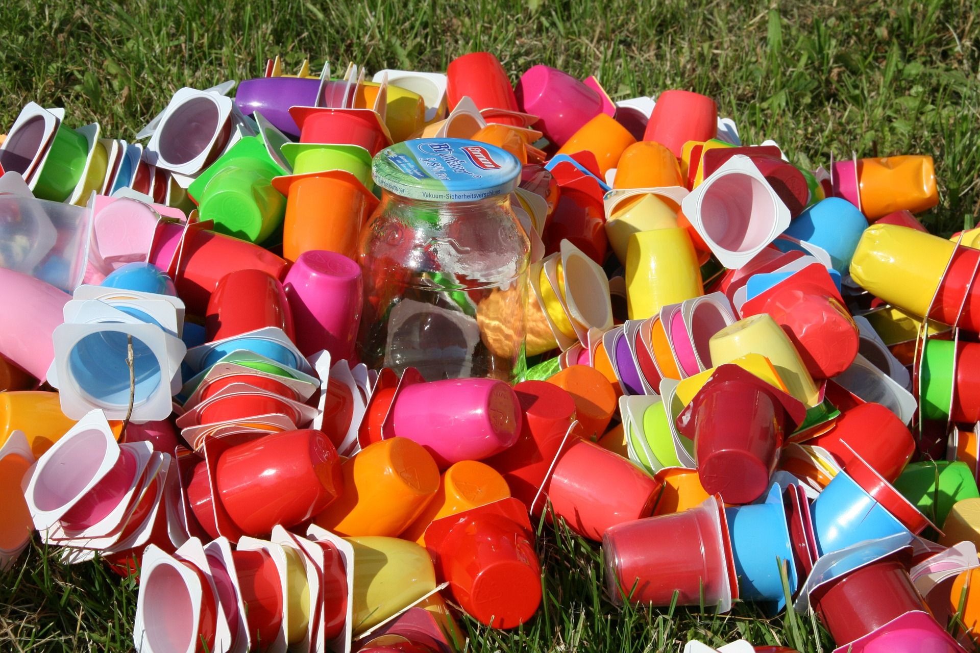 Los plásticos convencionales que empleamos masivamente en la actualidad, como el polietileno, el poliestireno y otros / Foto: Pixabay