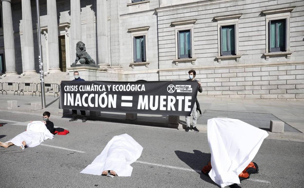 Acción de Extinction Rebellion en la Puerta del Sol de Madrid. Asamblea Ciudadana por el clima / Foto: EP