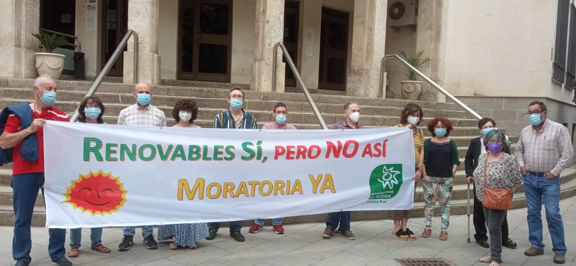 Protesta en Ciudad Real contra los impactos ambientales asociados el despliegue de macrocentrales solares / Foto: EP