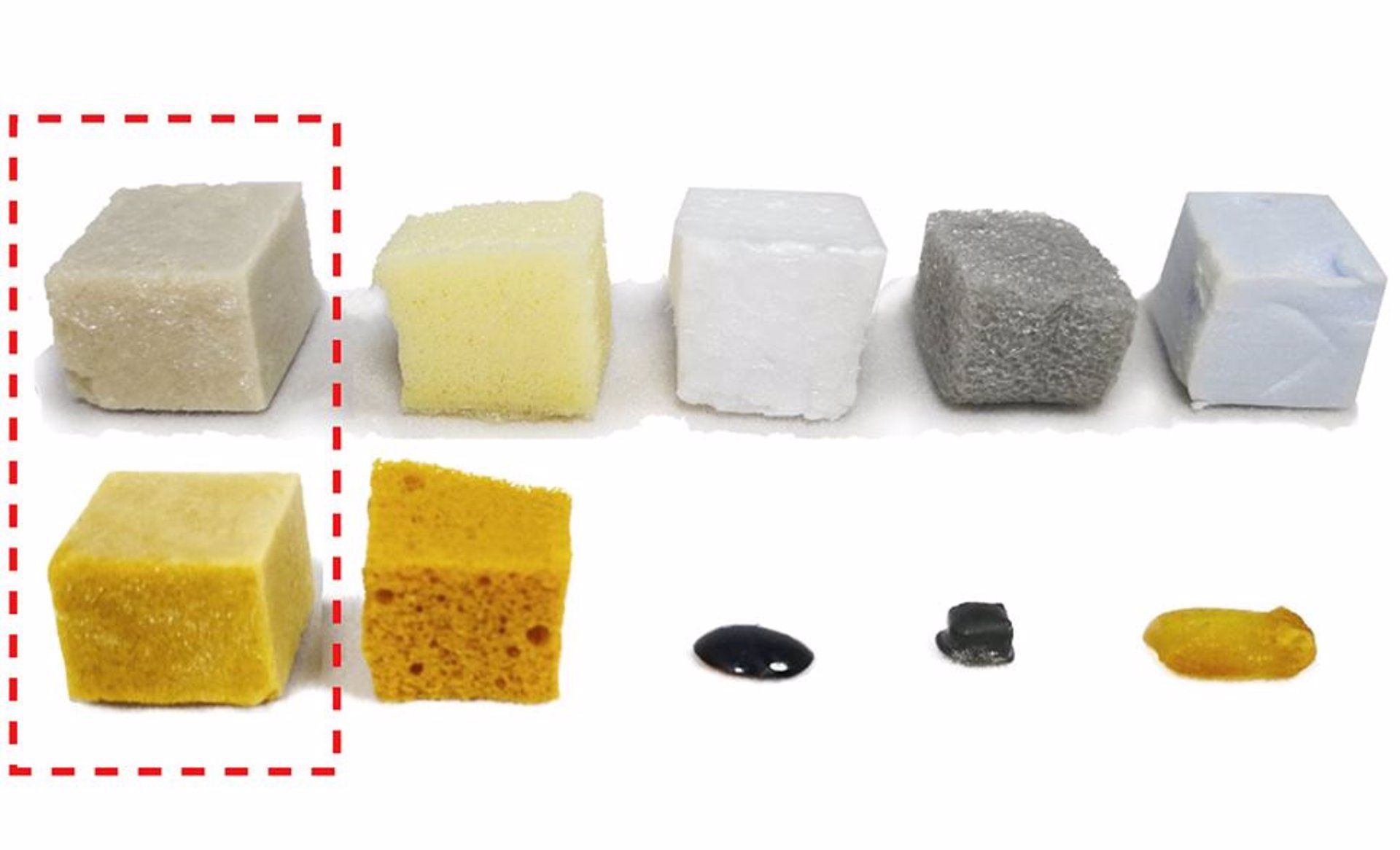 De izquierda a derecha, materiales de espuma compuestos de suero, poliuretano, poliestireno, polietileno y plástico lácteo / Foto: EP